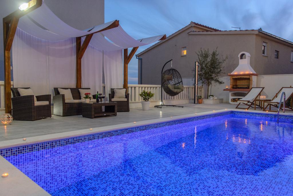 Apartments Villa Atlantis Trogir Bagian luar foto