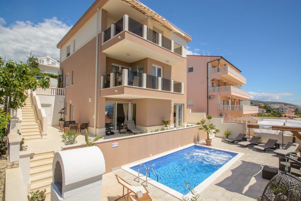 Apartments Villa Atlantis Trogir Bagian luar foto