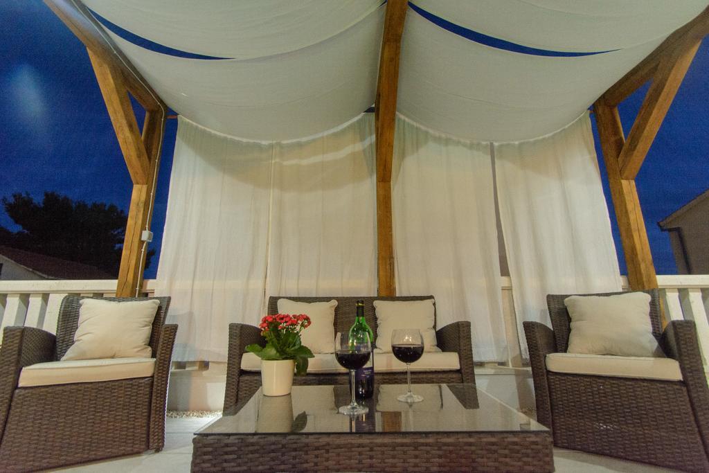 Apartments Villa Atlantis Trogir Bagian luar foto