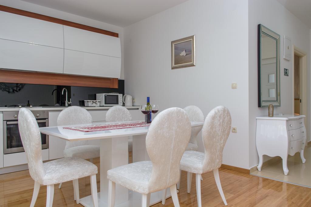 Apartments Villa Atlantis Trogir Bagian luar foto