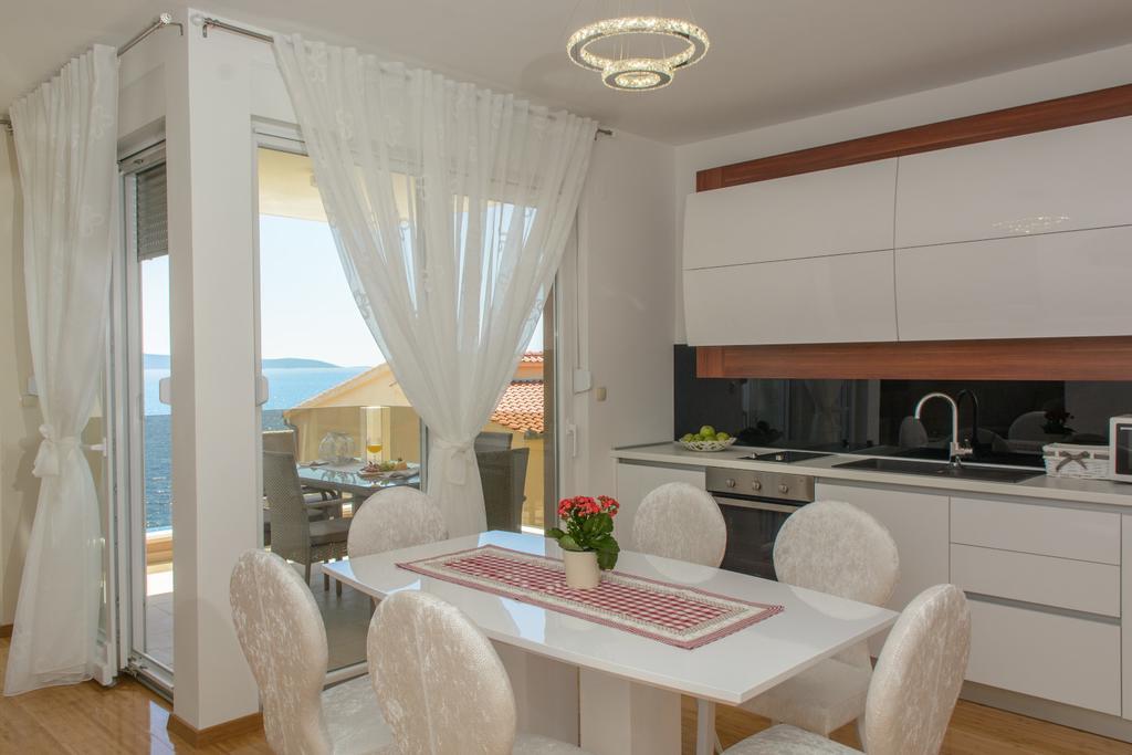 Apartments Villa Atlantis Trogir Bagian luar foto