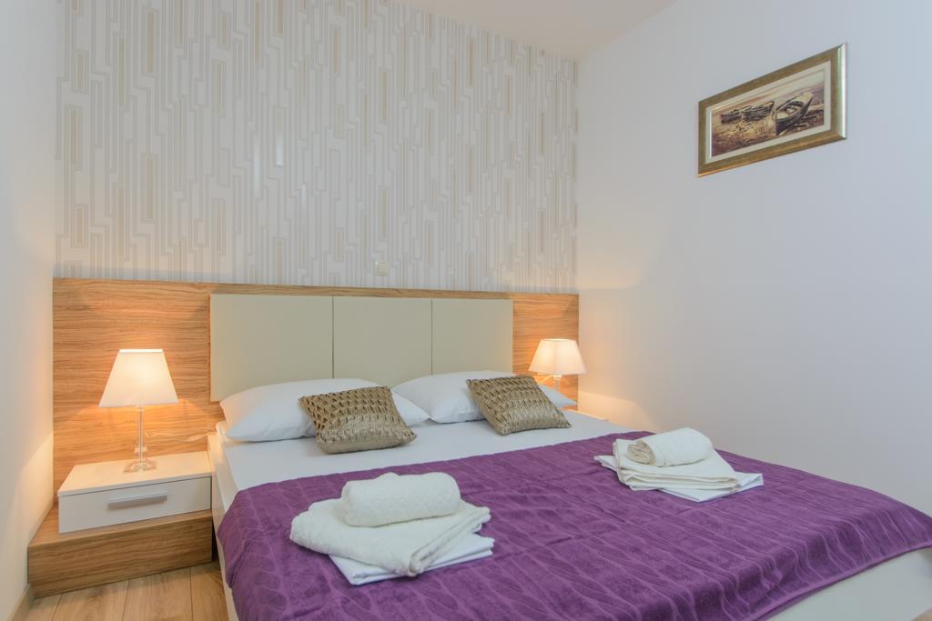 Apartments Villa Atlantis Trogir Bagian luar foto