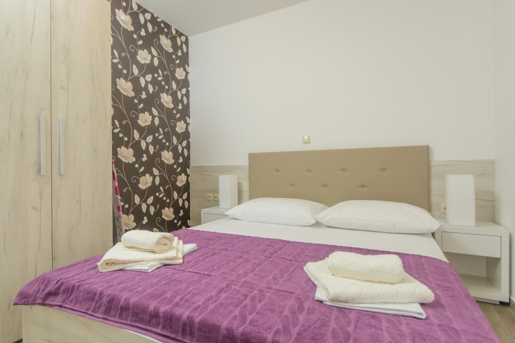 Apartments Villa Atlantis Trogir Bagian luar foto