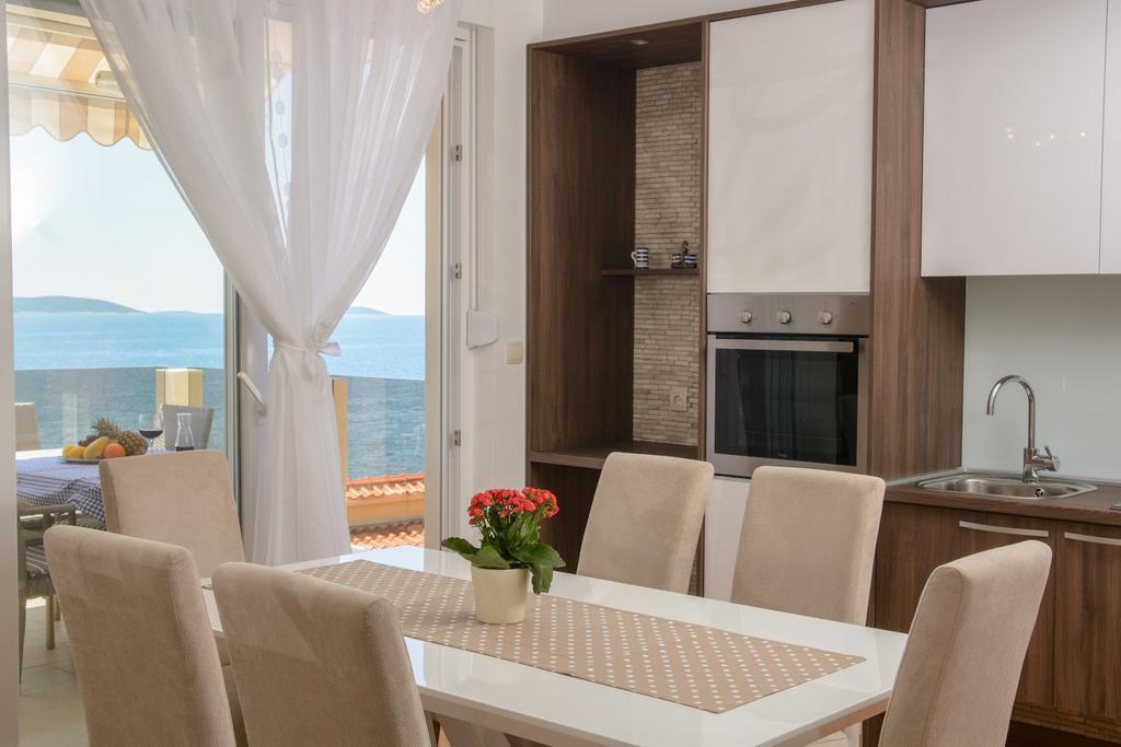 Apartments Villa Atlantis Trogir Bagian luar foto