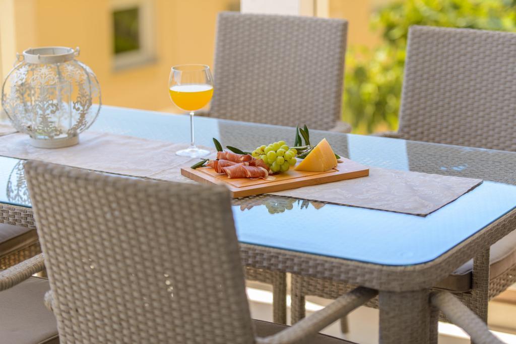 Apartments Villa Atlantis Trogir Bagian luar foto