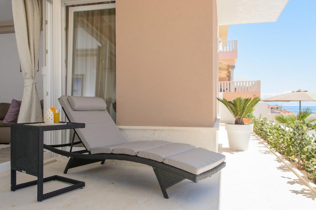 Apartments Villa Atlantis Trogir Bagian luar foto