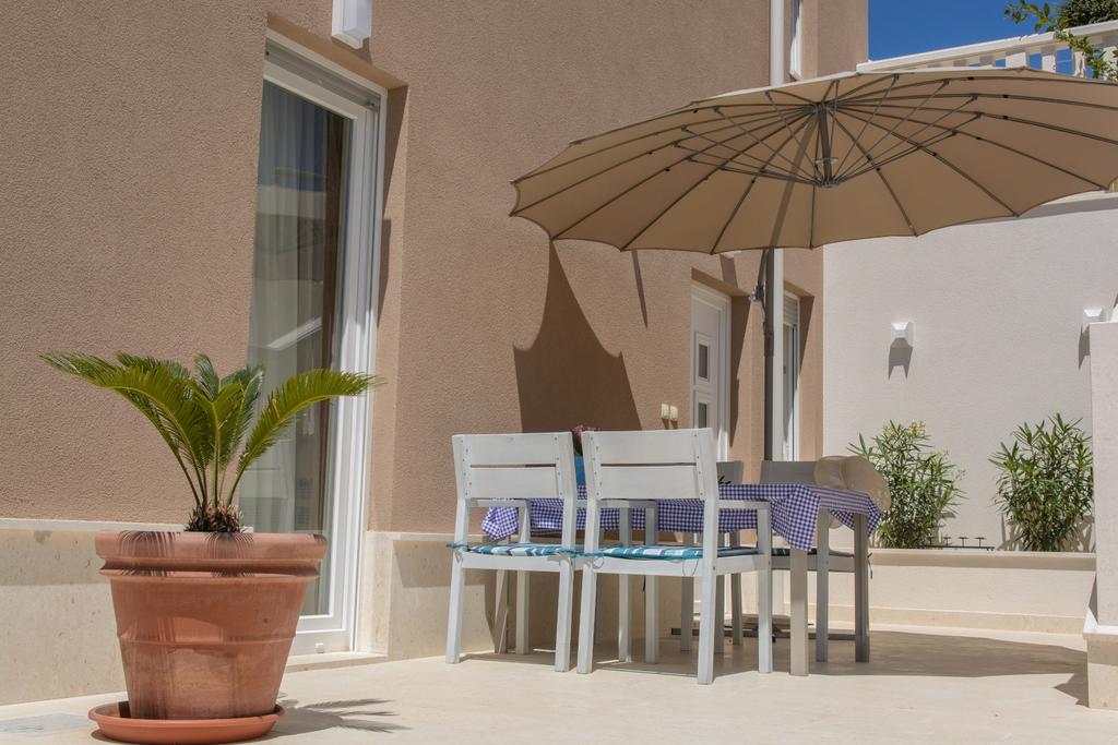 Apartments Villa Atlantis Trogir Bagian luar foto